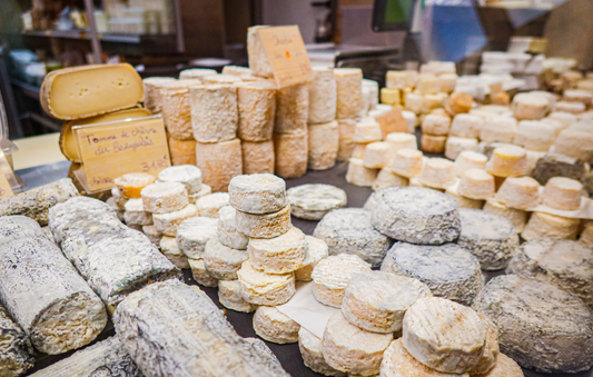 Que boire avec son plateau de fromages ? Le guide des accords vin et fromages d’automne