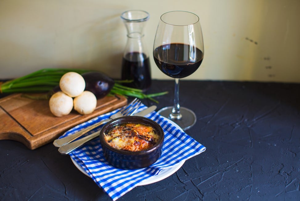 Tout savoir sur les vins grecs : cépages, terroirs et accords mets vins